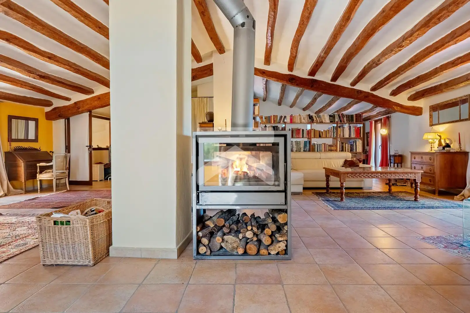 Sala d'estar de Finca rústica en venda en El Molar (Tarragona) amb Aire condicionat, Calefacció i Jardí privat