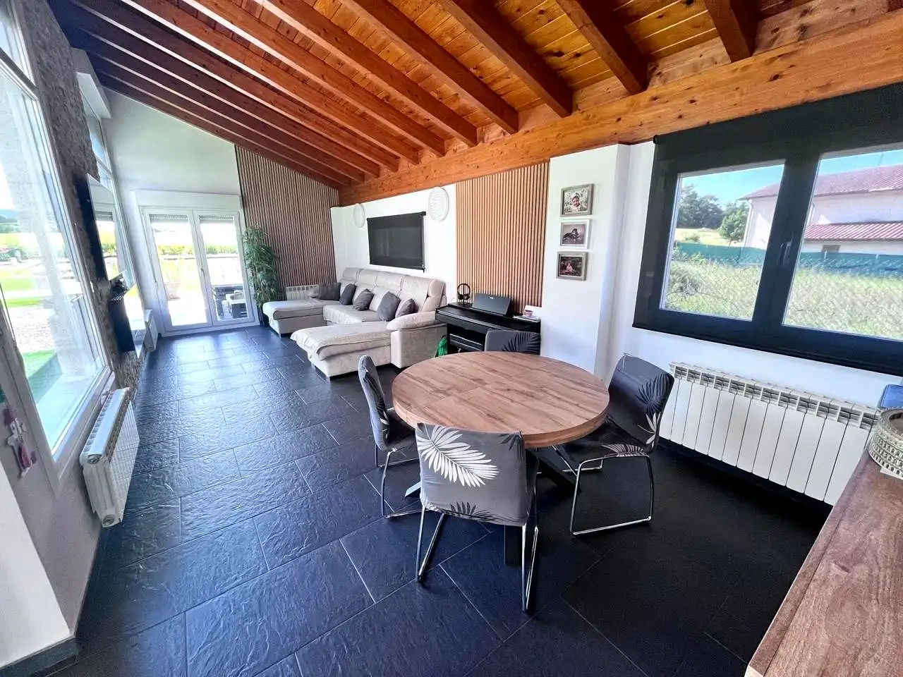 Sala d'estar de Casa o xalet en venda en Erriberagoitia / Ribera Alta amb Calefacció, Jardí privat i Terrassa