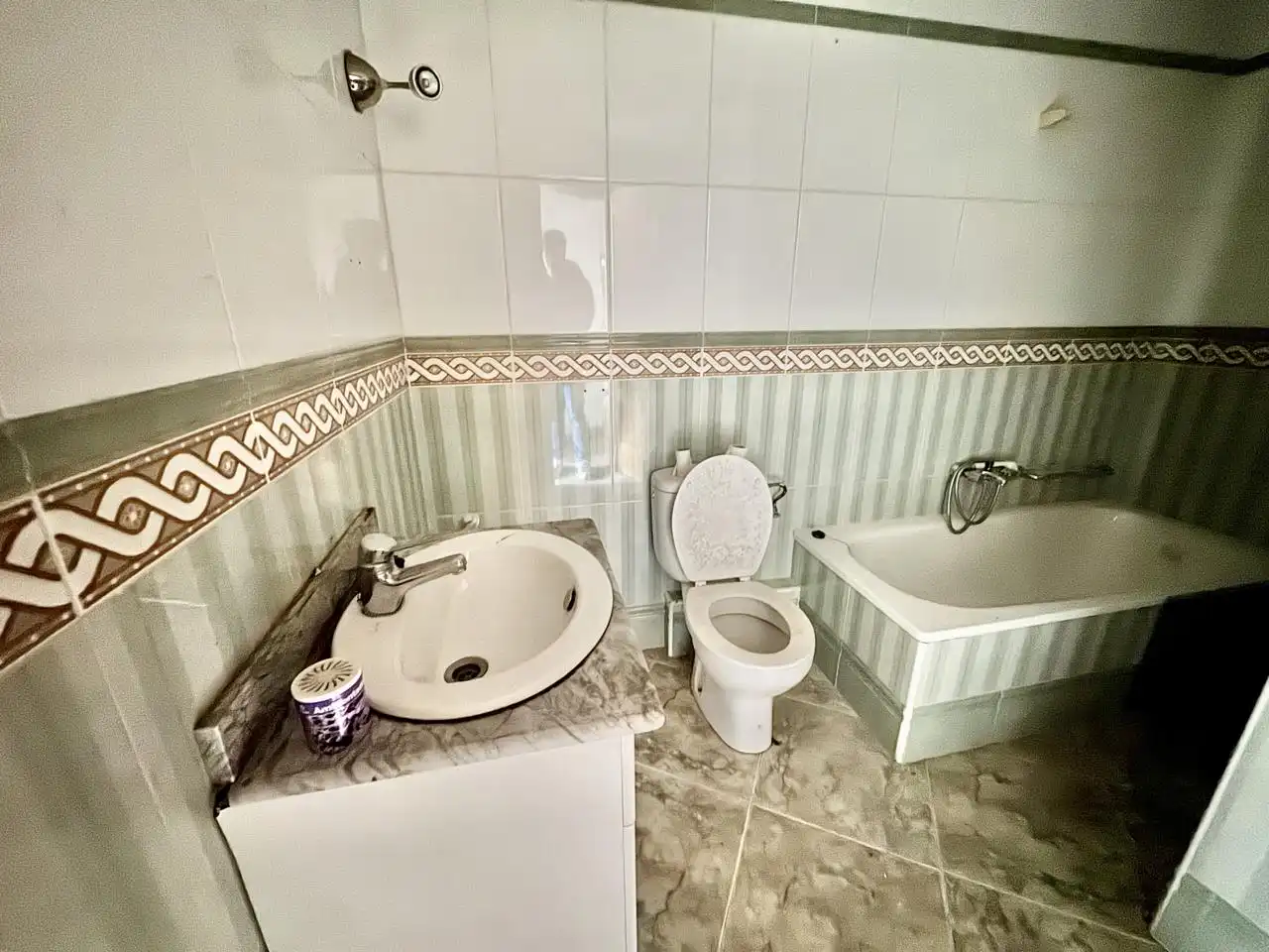 Bany de Edifici en venda en Candeleda