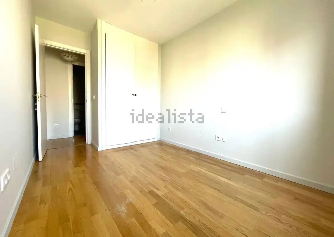 Bedroom of Flat for rent in Madrid  with Air Conditioner, Heating and Private garden