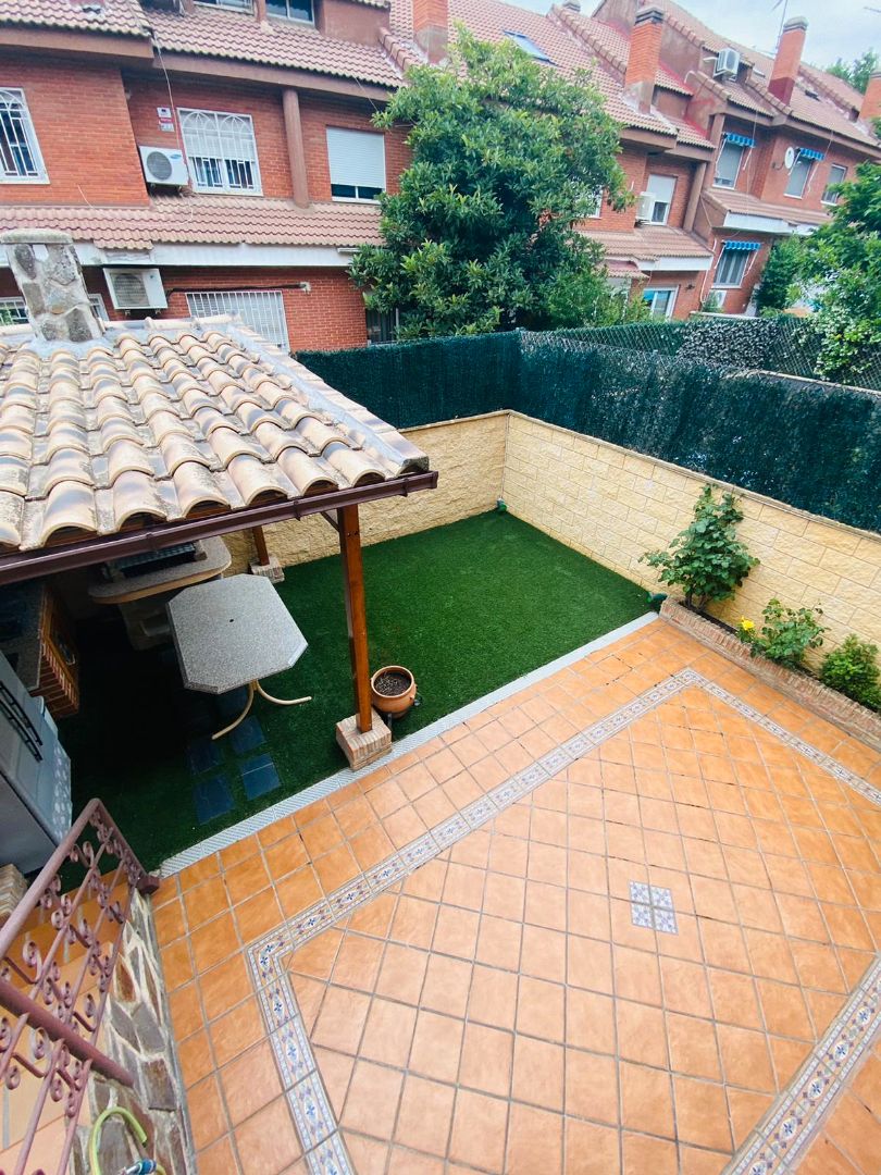 Terrace of House or chalet for sale in Velilla de San Antonio  with Heating and Storage room