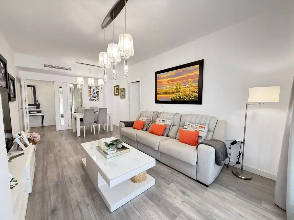 Flat with pool for sale in Calle Escritora Carmen Laforet