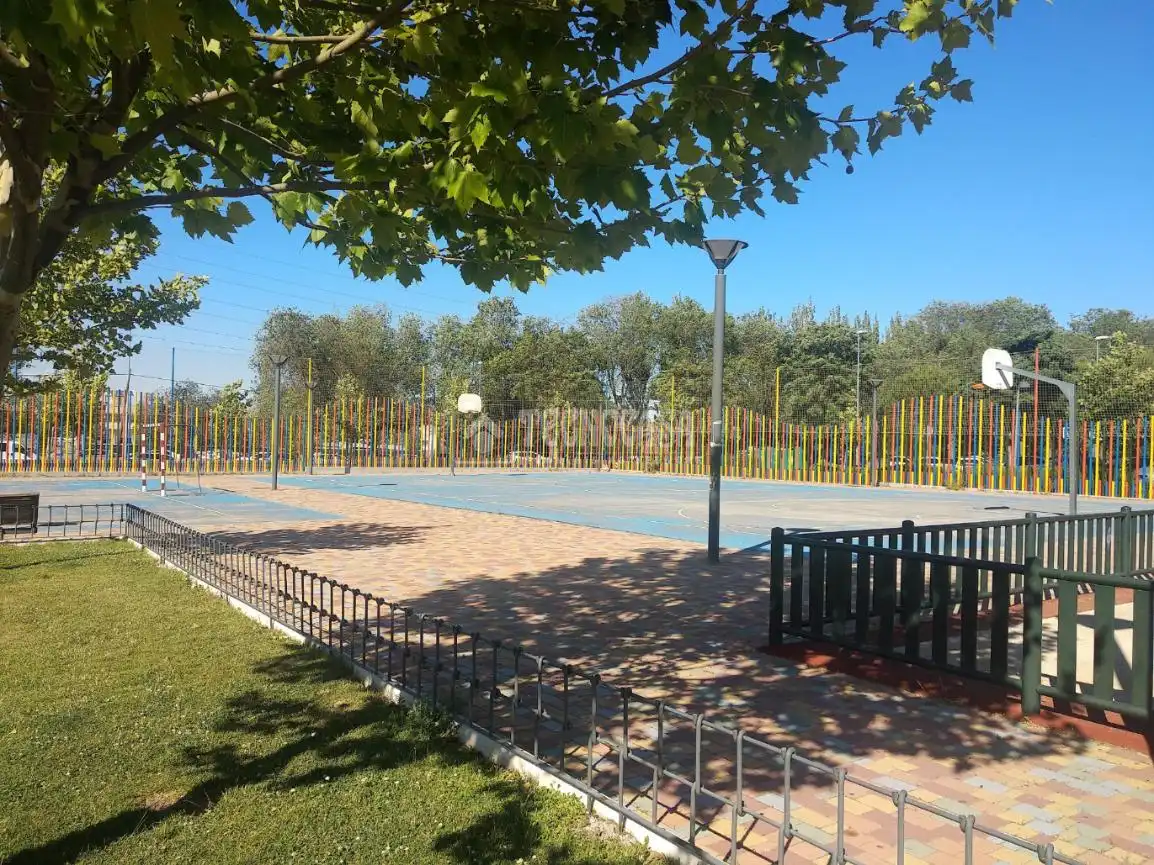 Vista exterior de Garatge en venda en Leganés