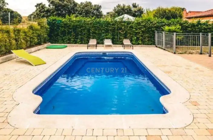 Piscina de Casa o xalet en venda en Maello amb Moblat