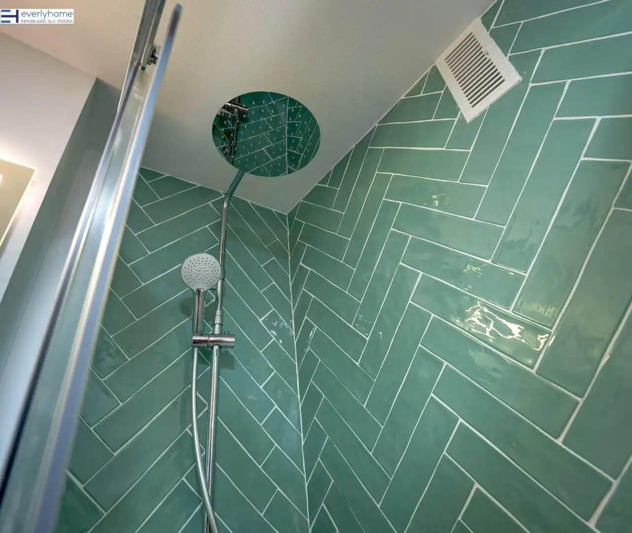 Baño de Piso para compartir en Valencia con Terraza, Amueblado y Balcón
