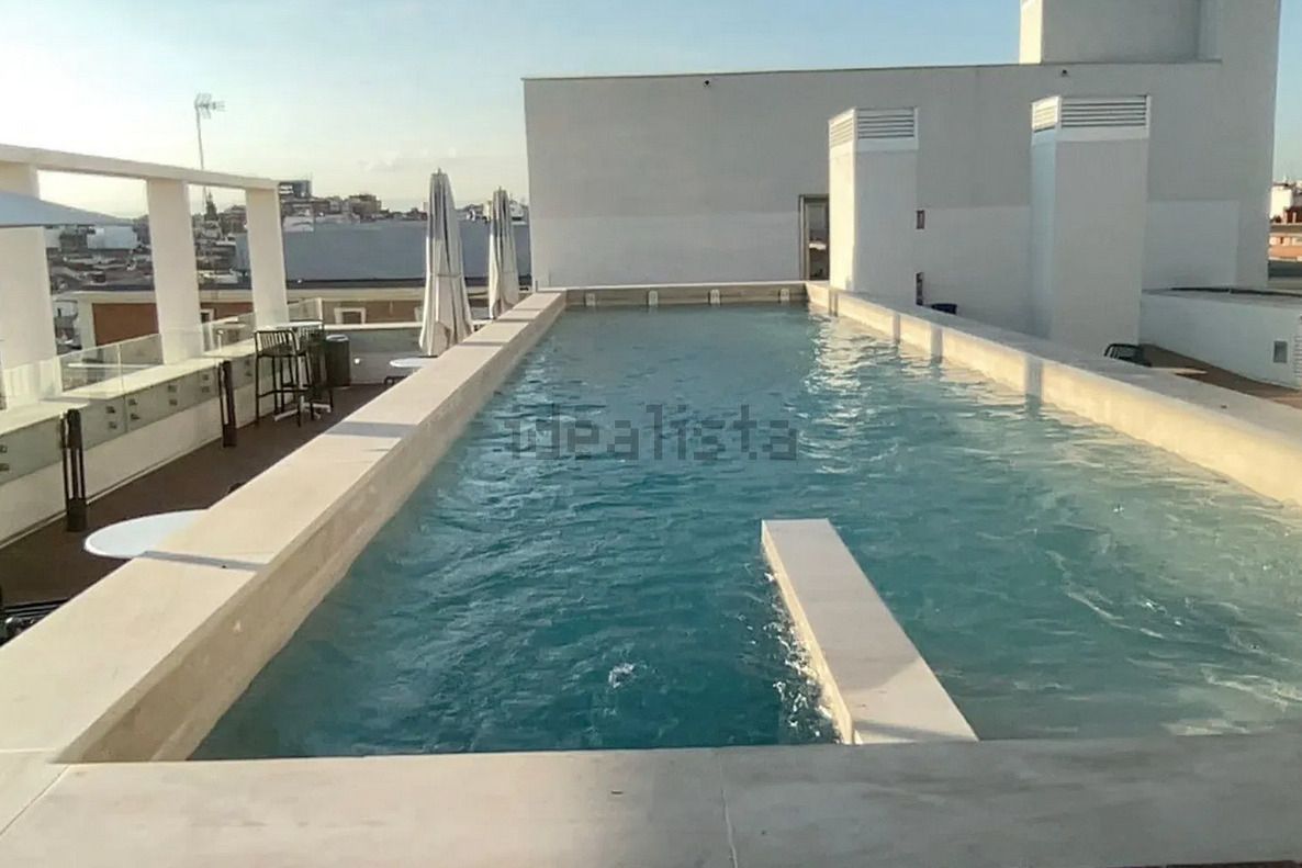 Swimming pool of Flat for sale in  Madrid Capital  with Air Conditioner, Heating and Parquet flooring