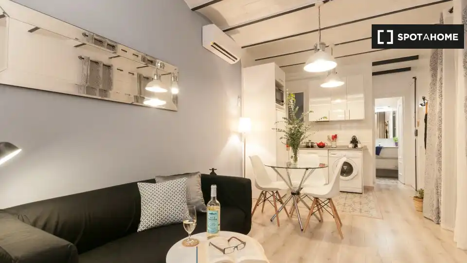Flat with terrace to rent in Gràcia, imagen 3