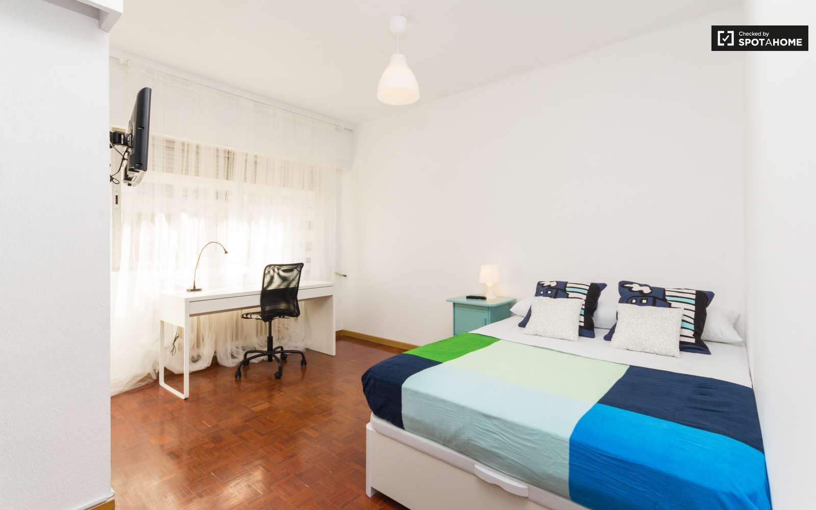 Bedroom of Flat to share in  Madrid Capital  with Air Conditioner and Terrace