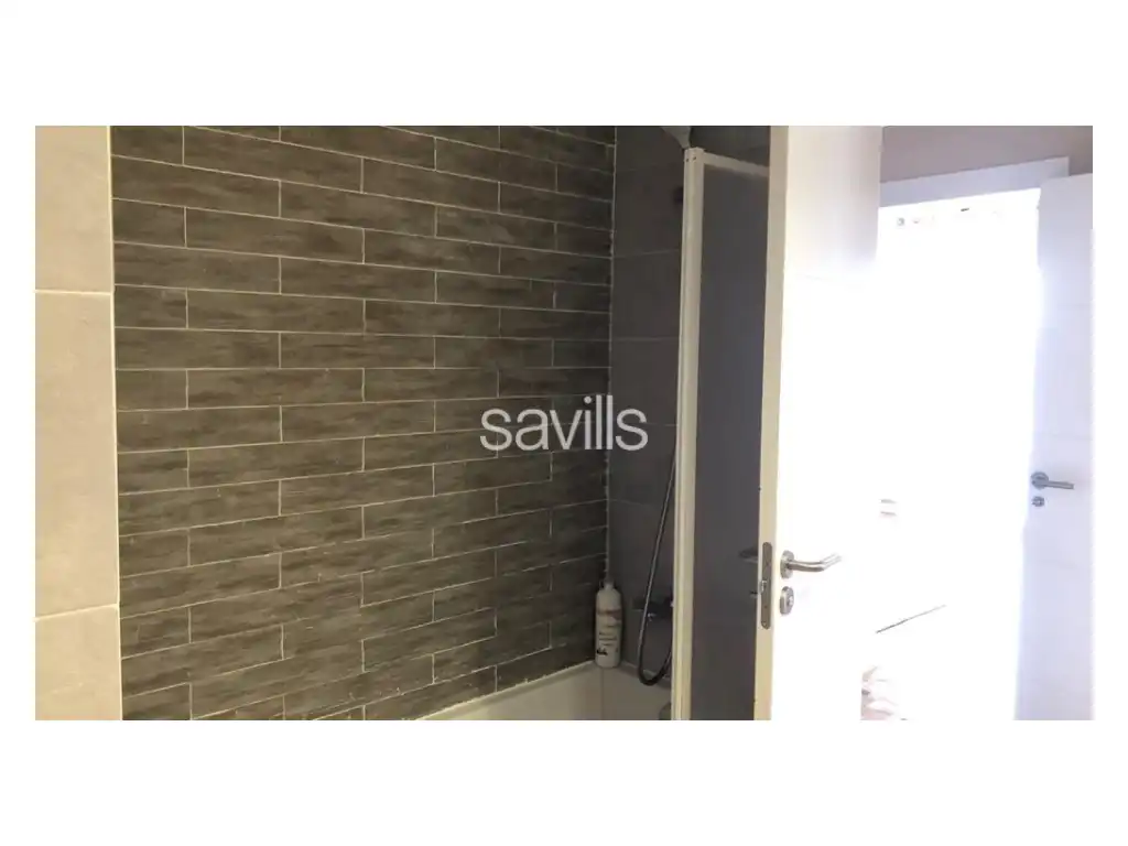 Bathroom of Apartments for rent in Barcelona  with Air Conditioner, Oven and Washing machine