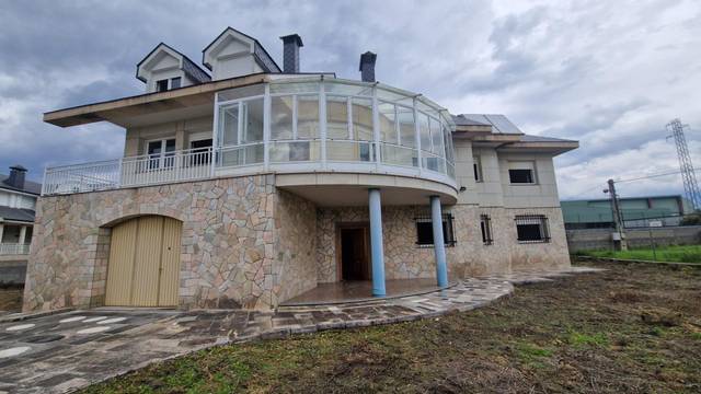 Casa-chalet en Venta en Carracedelo