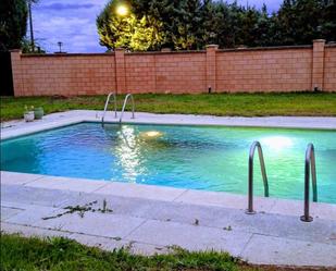 Swimming pool of House or chalet for sale in Badajoz Capital  with Air Conditioner, Heating and Private garden