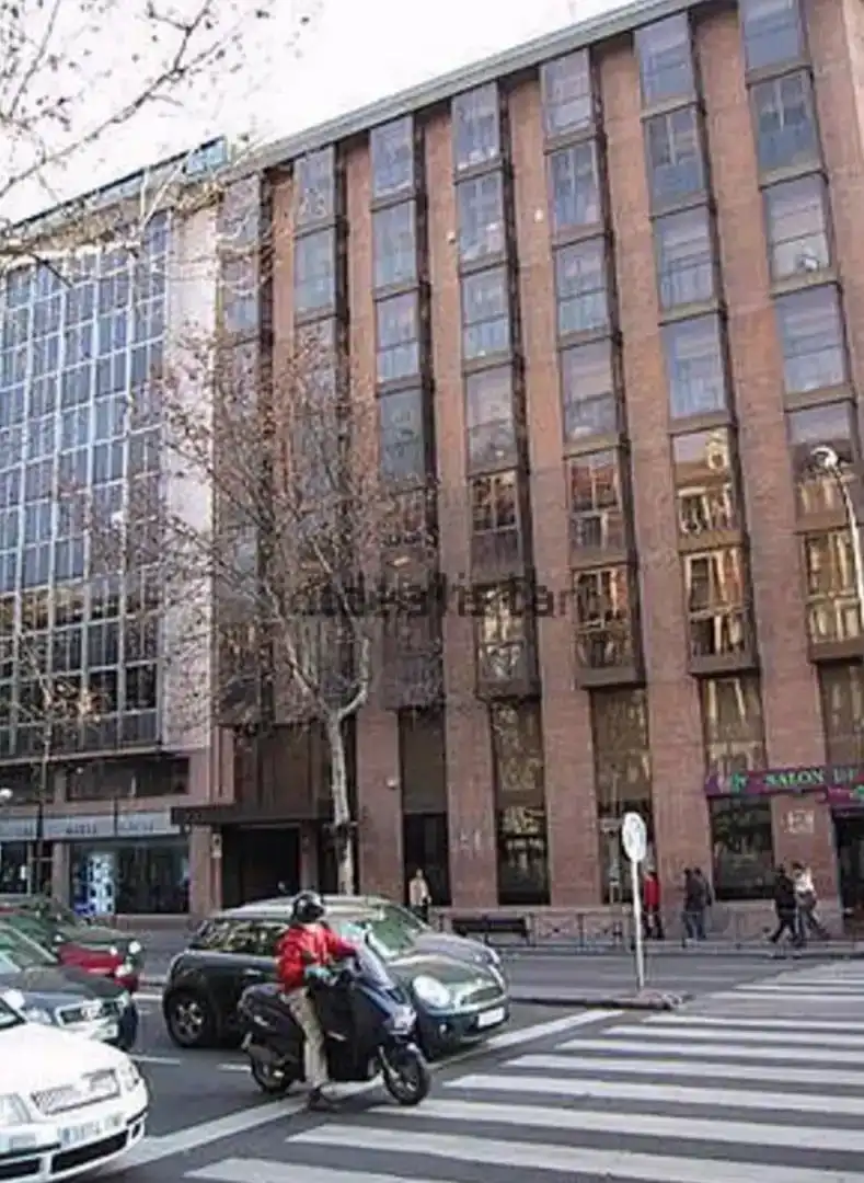 Außenansicht von Garage zum Verkauf in Madrid