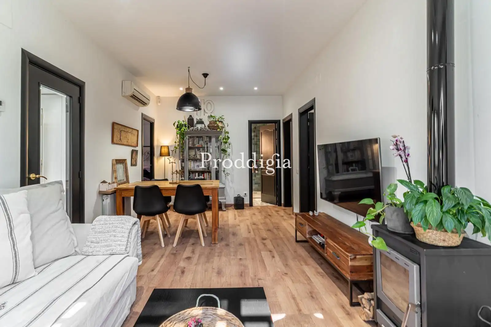 Living room of Houses for sale in Cerdanyola del Vallès  with Air Conditioner, Heating and Terrace