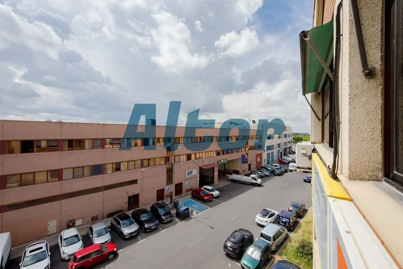 Vista exterior de Oficina en venda en Madrid amb Aire condicionat i Calefacció