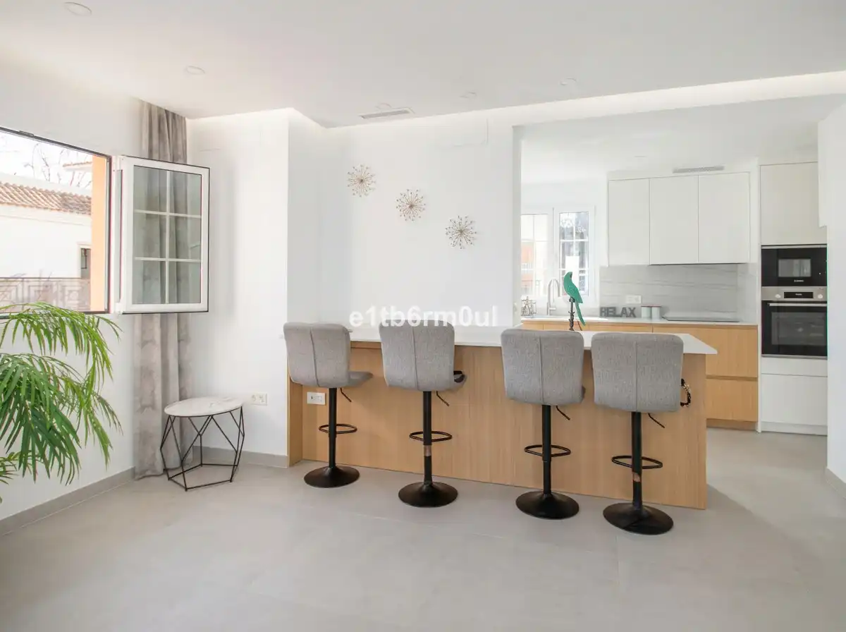 Flat with lift for sale in Nueva Andalucía, imagen 4