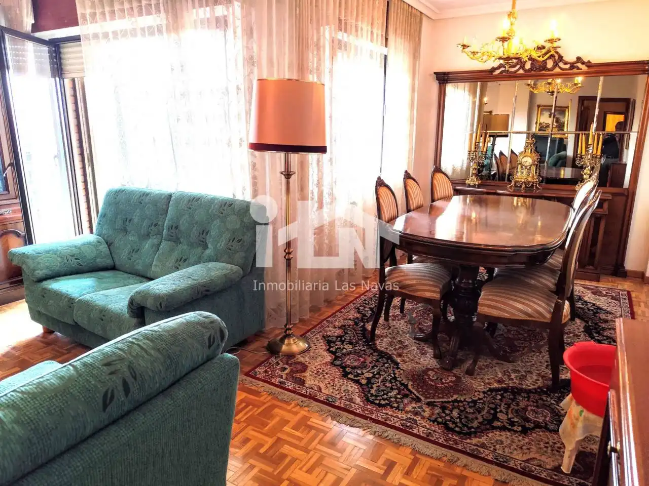 Sala de estar de Piso en venta en Las Navas del Marqués  con Calefacción, Parquet y Terraza