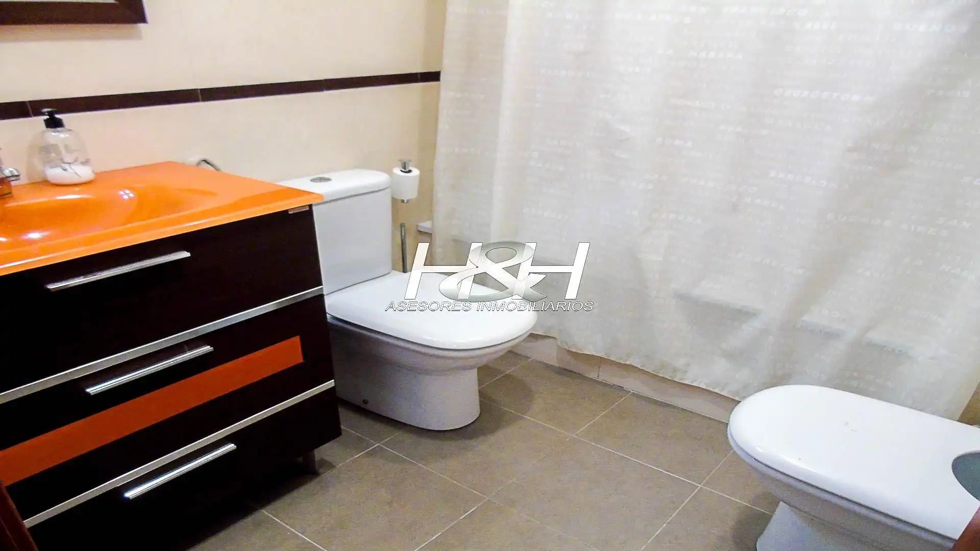 Baño de Dúplex de alquiler en Burjassot con Aire acondicionado, Calefacción y Terraza