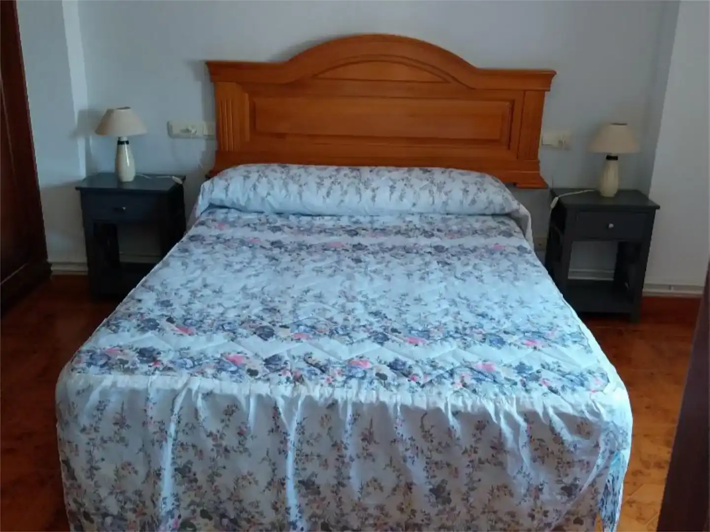 Schlafzimmer von Haus oder Chalet zur Miete in Miño mit Privatgarten, Abstellraum und Möbliert