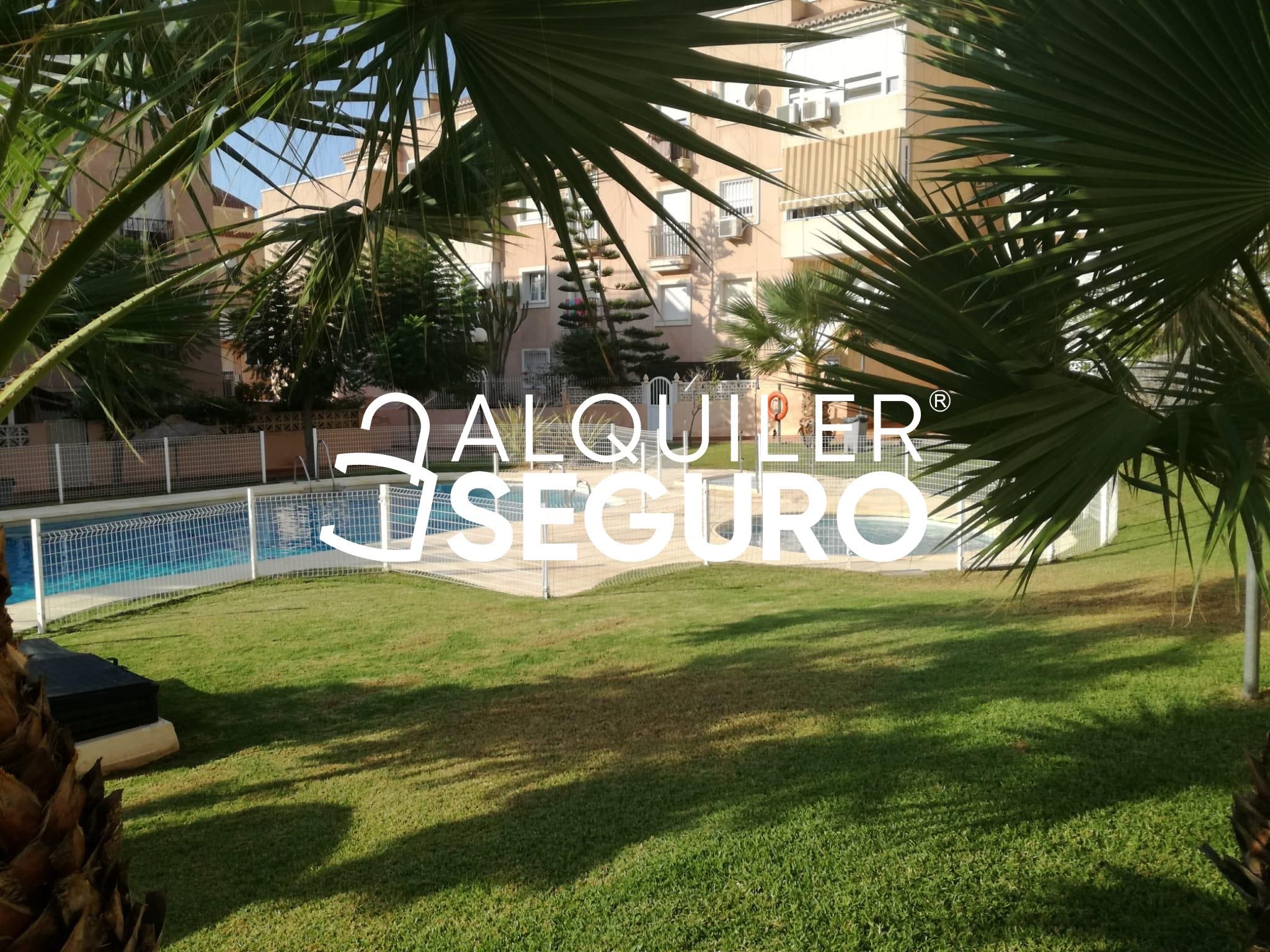 Piscina de Pis de lloguer en Roquetas de Mar amb Aire condicionat, Calefacció i Terrassa