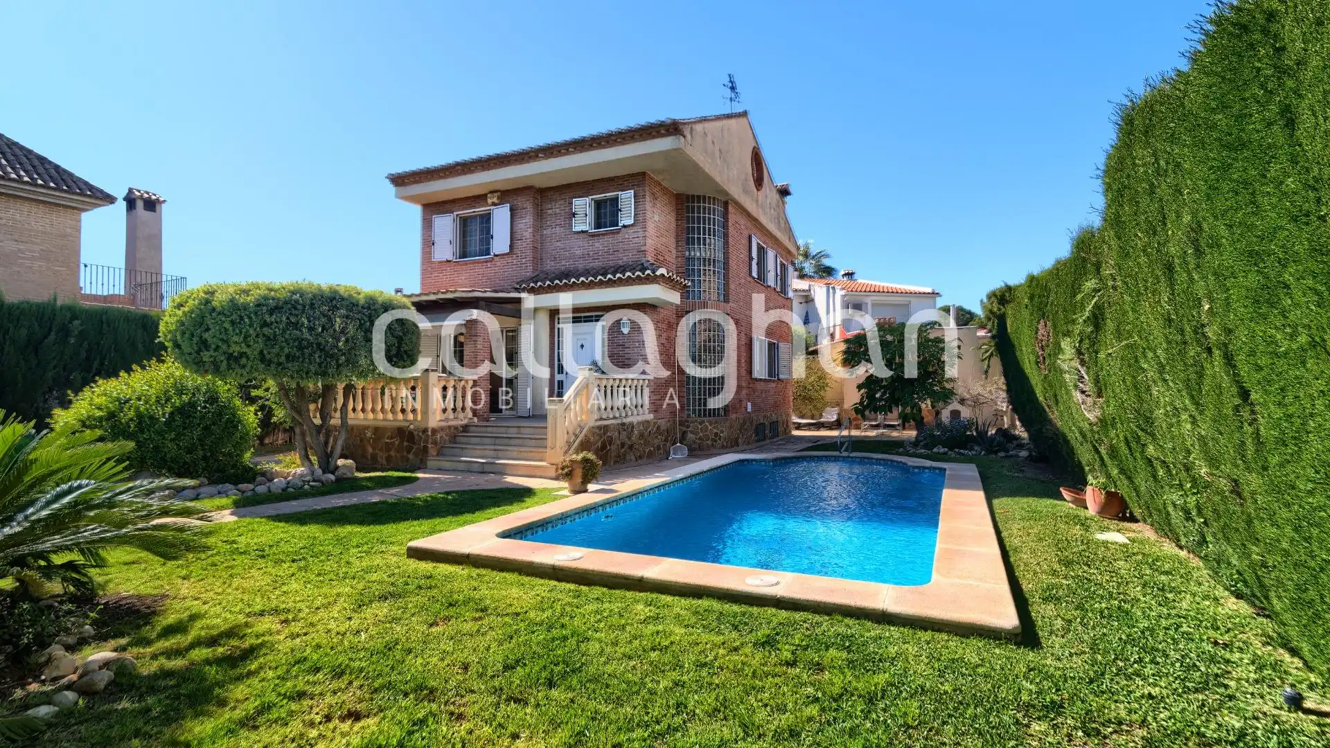 Vista exterior de Casa o xalet en venda en Paterna amb Aire condicionat, Jardí privat i Terrassa