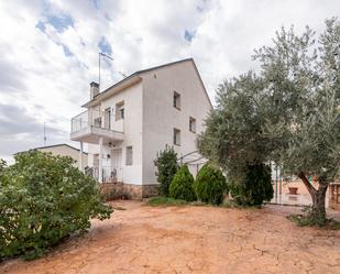 Vista exterior de Casa o xalet en venda en Villamantilla amb Calefacció, Jardí privat i Terrassa