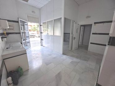 Local comercial de lloguer a Poniente-Sur