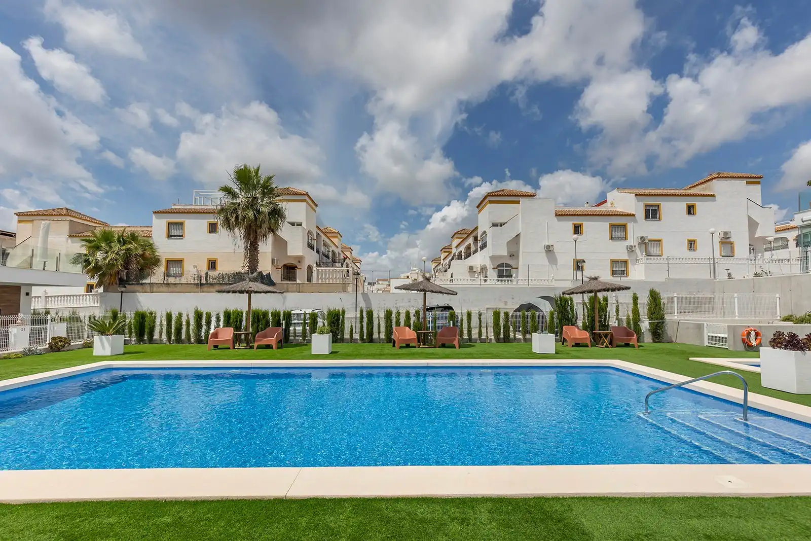 Schwimmbecken von Erdgeschoss zum Verkauf in Orihuela mit Klimaanlage, Terrasse und Möbliert