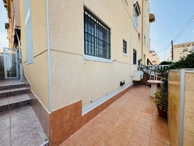 Vista exterior de Apartament en venda en Torrevieja amb Terrassa, Moblat i Piscina comunitària