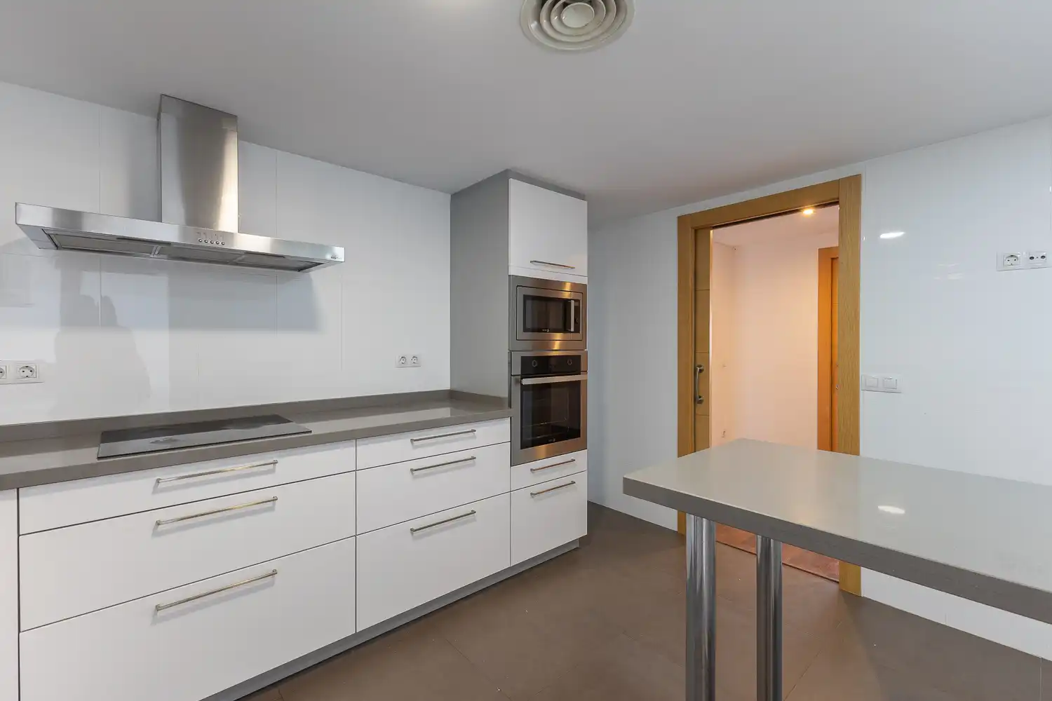 Kitchen of Flat for rent in Valencia  with Air Conditioner, Heating and Parquet flooring