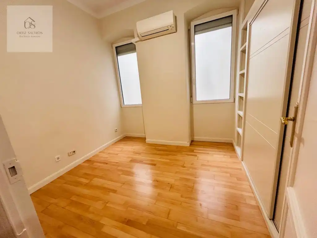 Habitación de Piso en venta en Madrid con Terraza