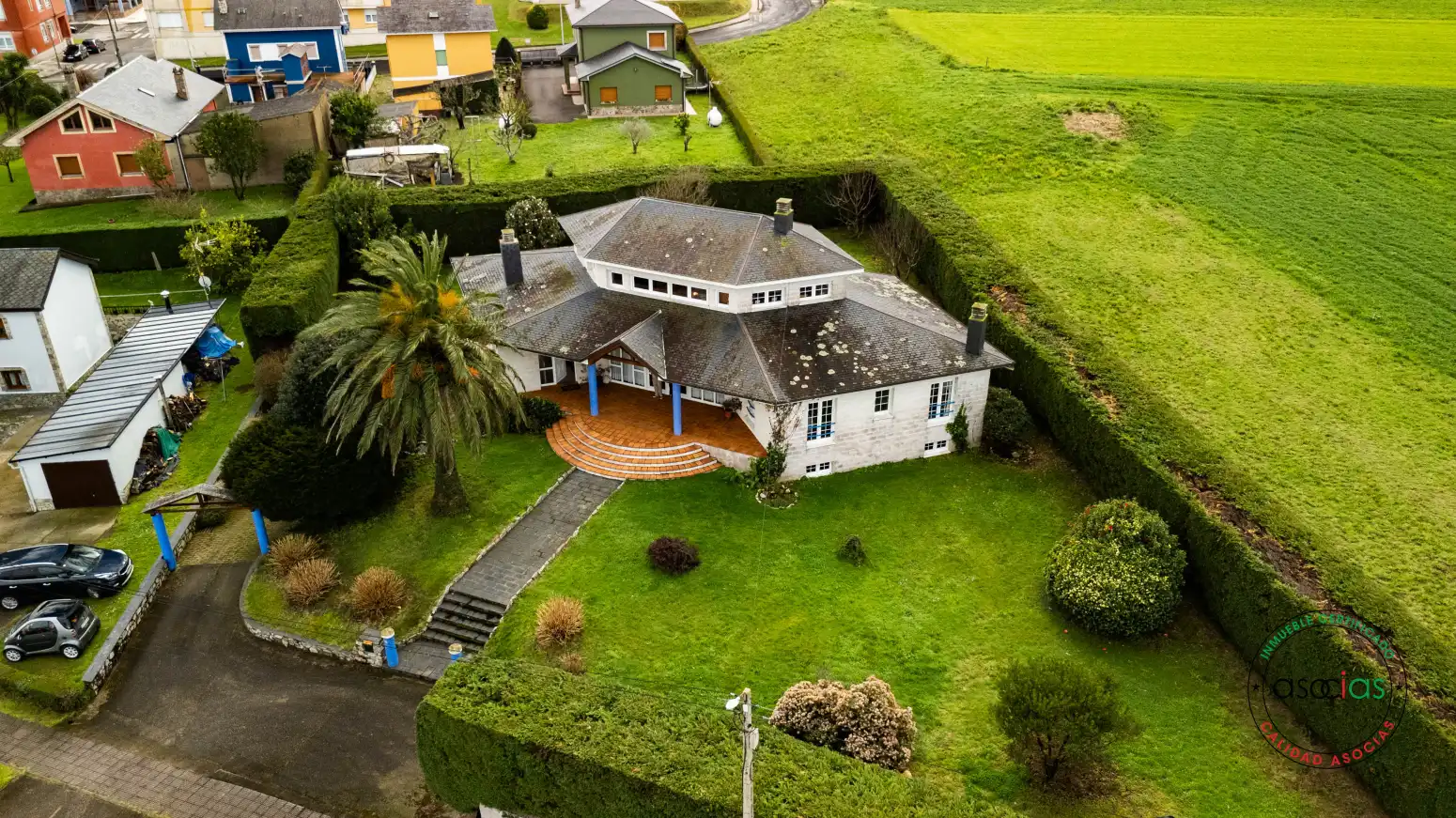 Vista exterior de Casa o xalet en venda en Navia amb Calefacció i Terrassa