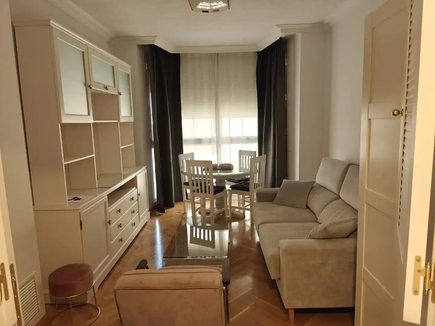 Wohnzimmer von Wohnung zur Miete in  Madrid Capital mit Klimaanlage und Schwimmbad