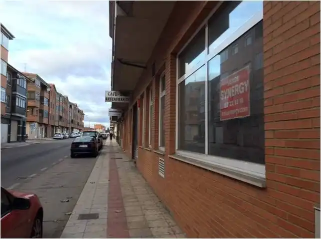 Local comercial en venda a Trobajo del Camino, imagen 3