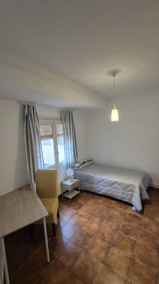 Habitación de Piso de alquiler en Úbeda con Aire acondicionado, Calefacción y Amueblado