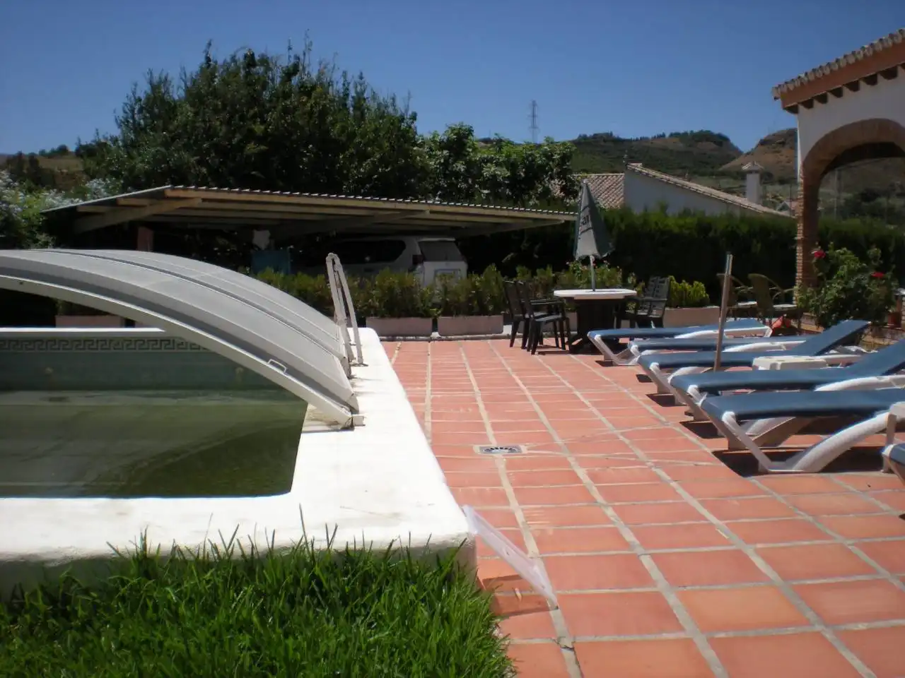 Piscina de Casa o xalet en venda en Alhaurín de la Torre amb Jardí privat, Terrassa i Moblat