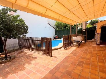 Xalet amb piscina en venda a Norte-Sierra
