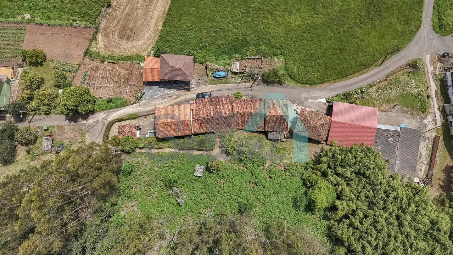 Einfamilien-Reihenhaus zum Verkauf in Carreño mit Heizung, Privatgarten und Parkett
