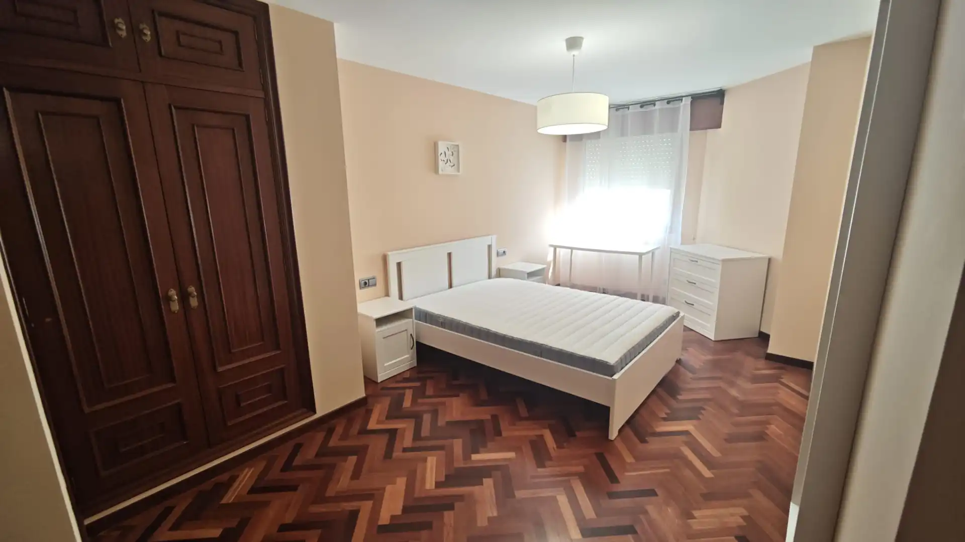 Habitación de Piso de alquiler en Culleredo con Jardín privado, Parquet y Amueblado