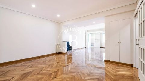 Foto 5 de Piso de alquiler en Jerónimos, Madrid Capital