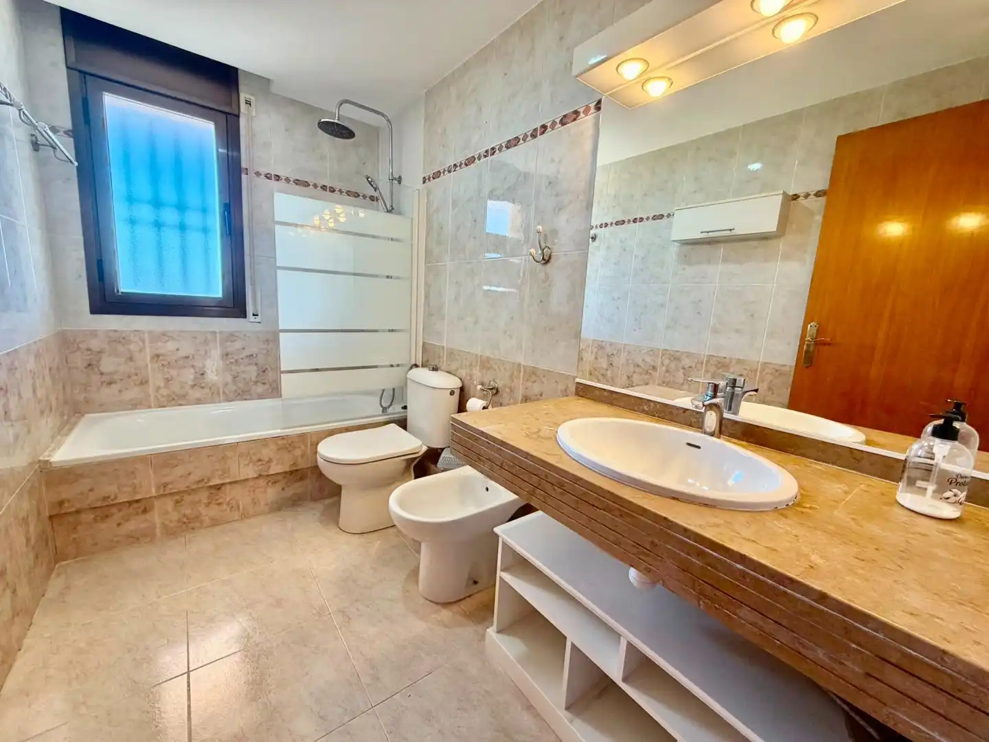 Badezimmer von Maisonette zum Verkauf in Torredembarra mit Heizung, Privatgarten und Terrasse