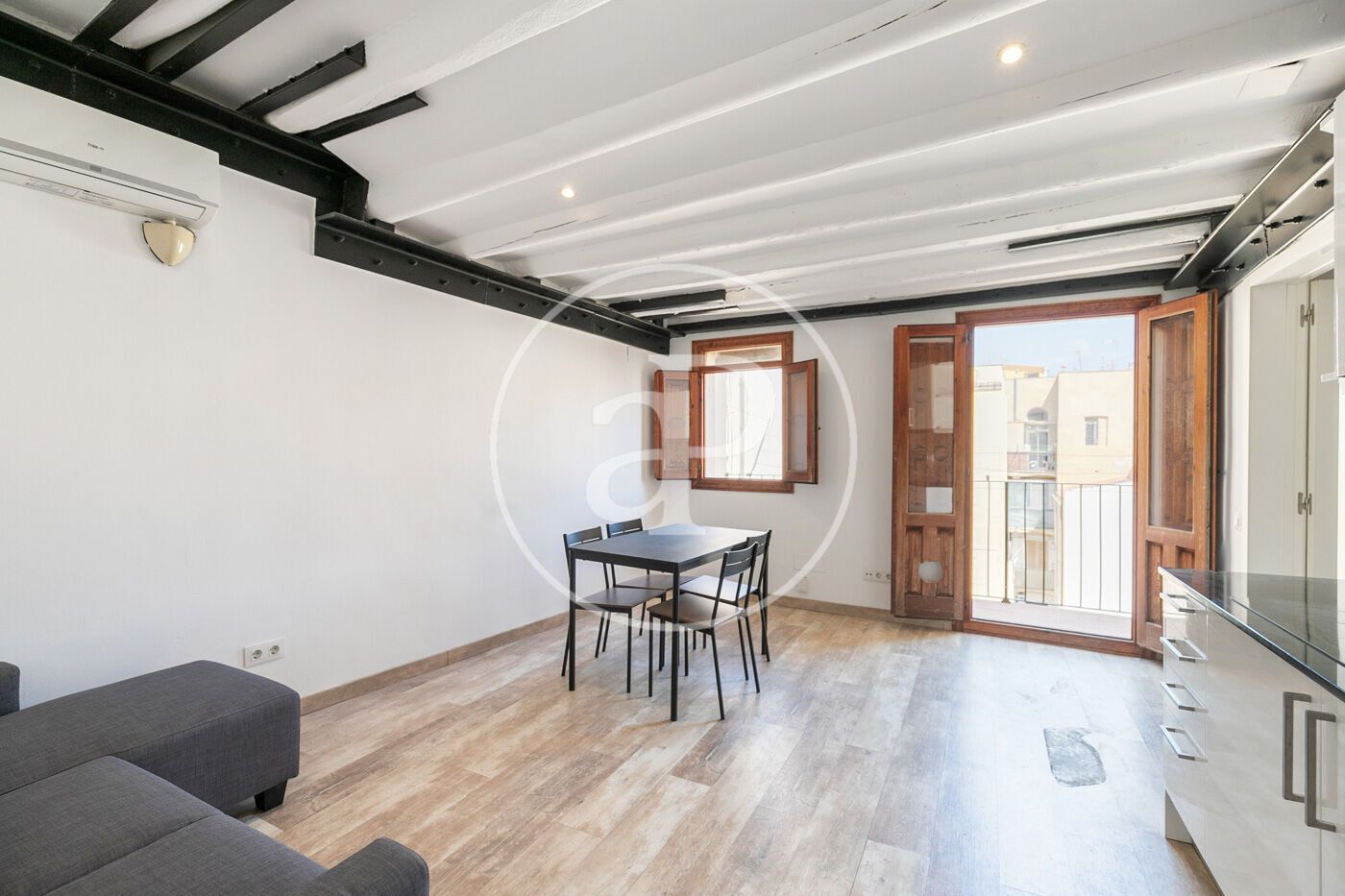 Exterior view of Flat for sale in  Barcelona Capital  with Air Conditioner, Furnished and Balcony