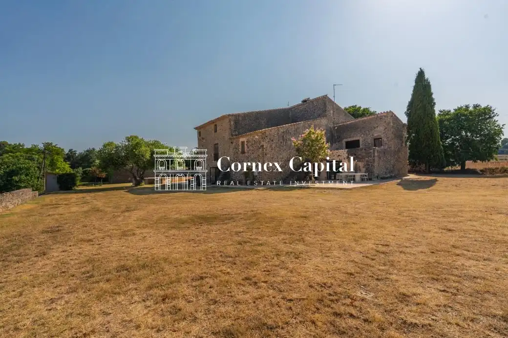 Country house zur Miete in Rupià mit Klimaanlage, Heizung und Privatgarten