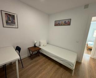 Bedroom of Flat to share in  Barcelona Capital  with Washing machine