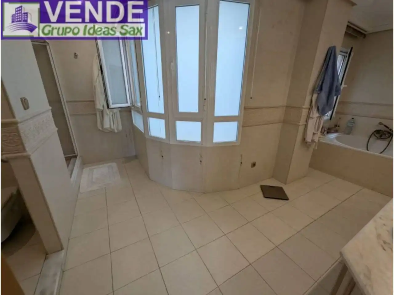 Badezimmer von Dachboden zum Verkauf in Elda mit Heizung, Terrasse und Möbliert