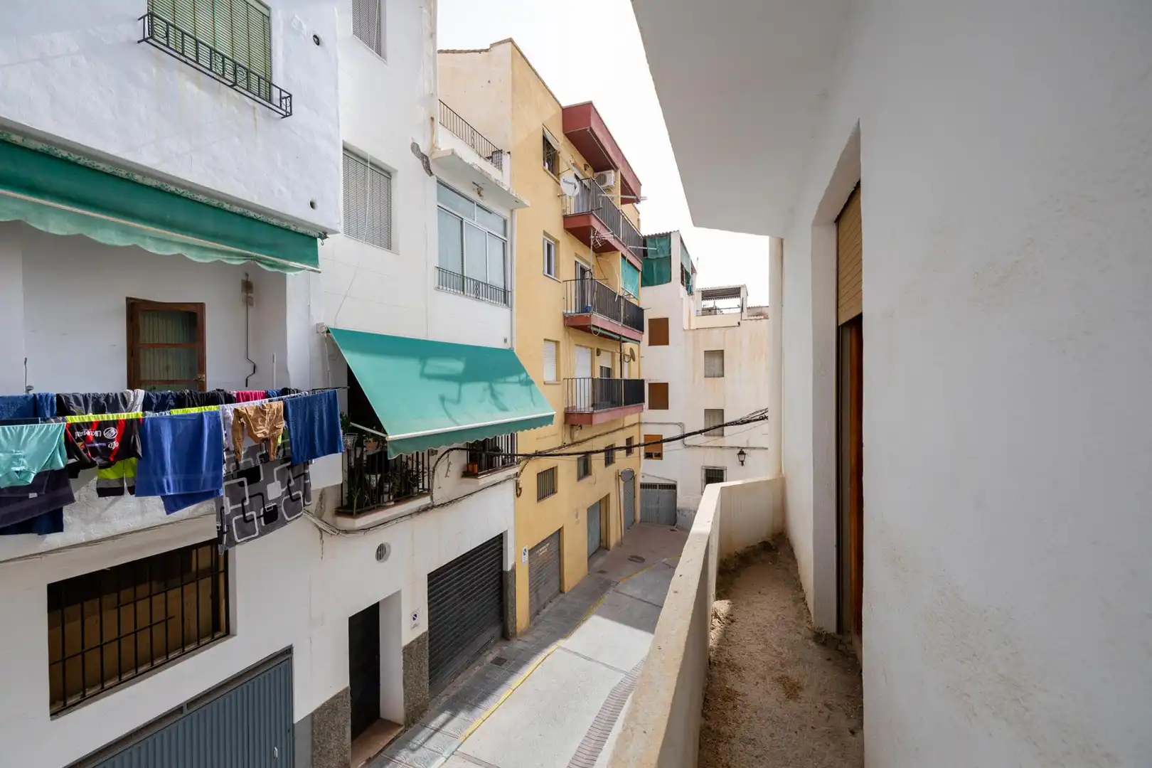Vista exterior de Edificio en venta en Lanjarón