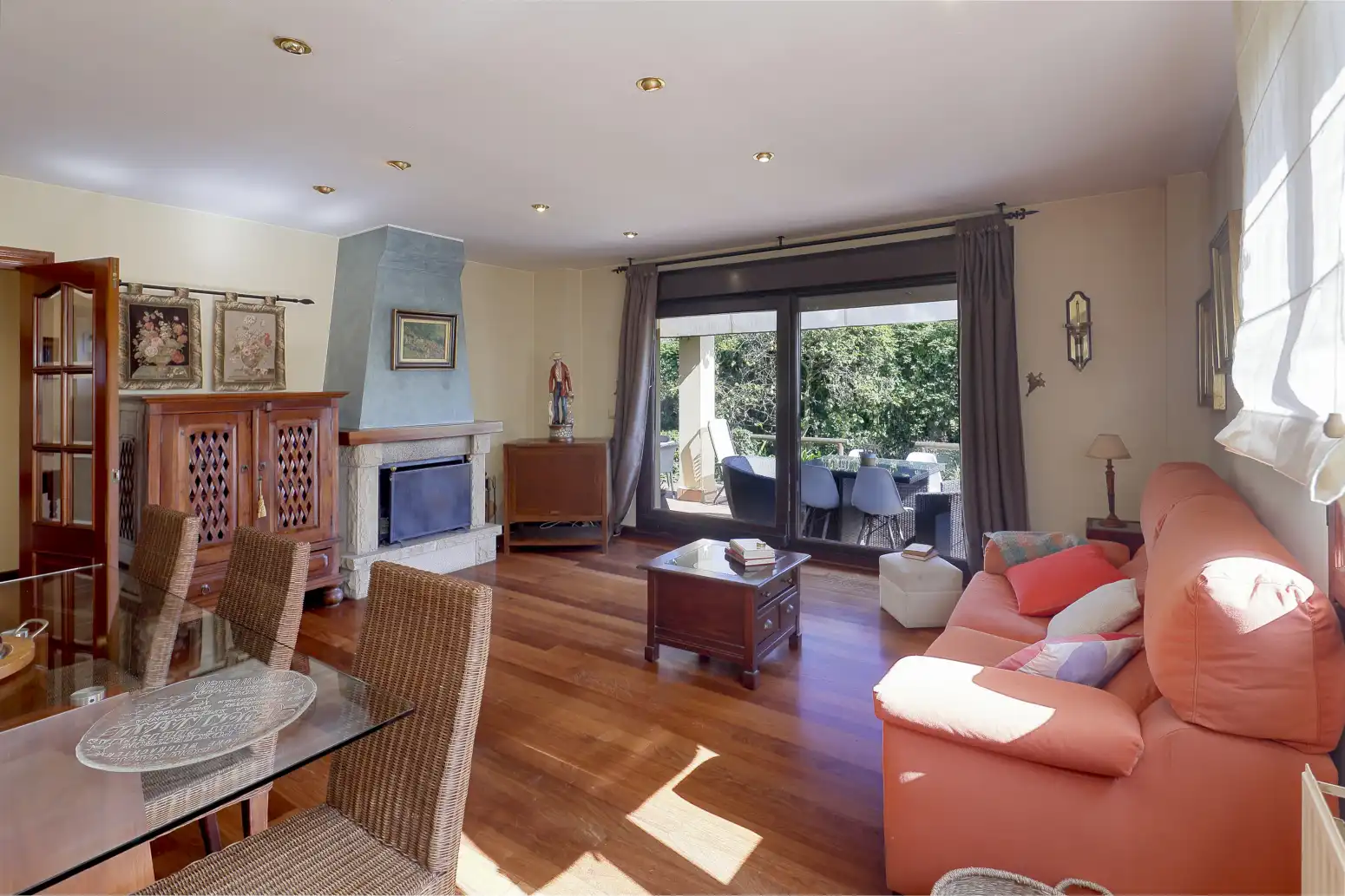 Sala d'estar de Casa o xalet en venda en Gijón  amb Calefacció, Terrassa i Traster
