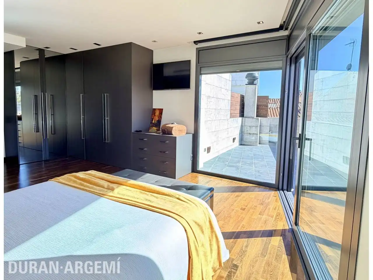 Dormitori de Casa o xalet en venda en Terrassa amb Aire condicionat, Calefacció i Jardí privat