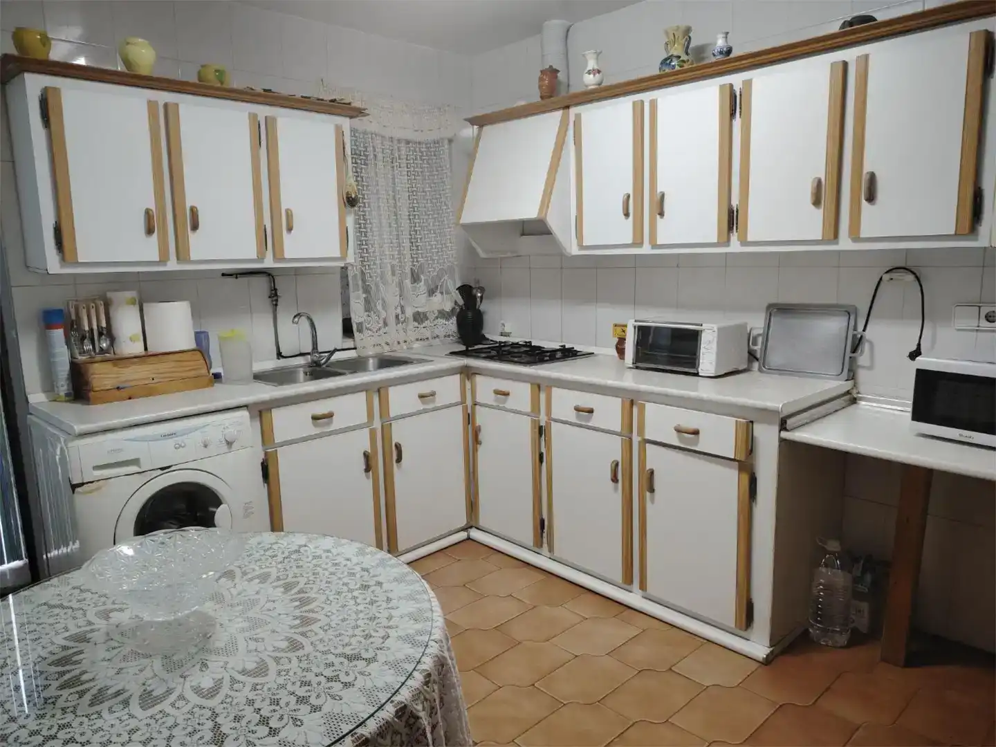 Cuina de Casa adosada en venda en Torremejía amb Aire condicionat i Jardí privat