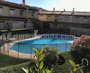 Piscina de Casa adosada en venda en Cuevas del Becerro amb Aire condicionat i Piscina