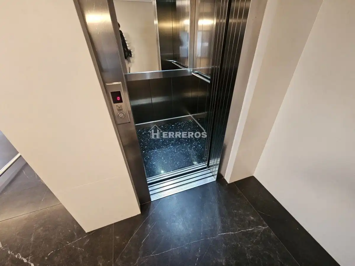 Pis en venda en  Logroño amb Calefacció, Parquet i Terrassa